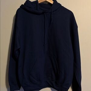NWOT Navy Gildan Heavyblend Men's Dark Hoodie Medium